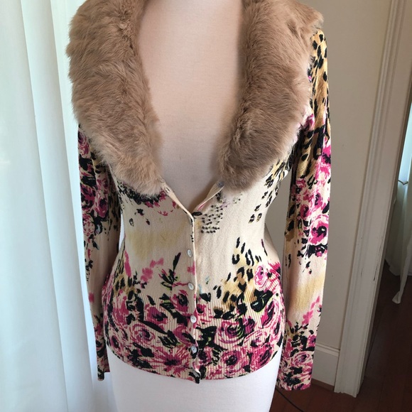 AUBERGENE Sweaters - Beautiful printed sweater with detachable fur collar